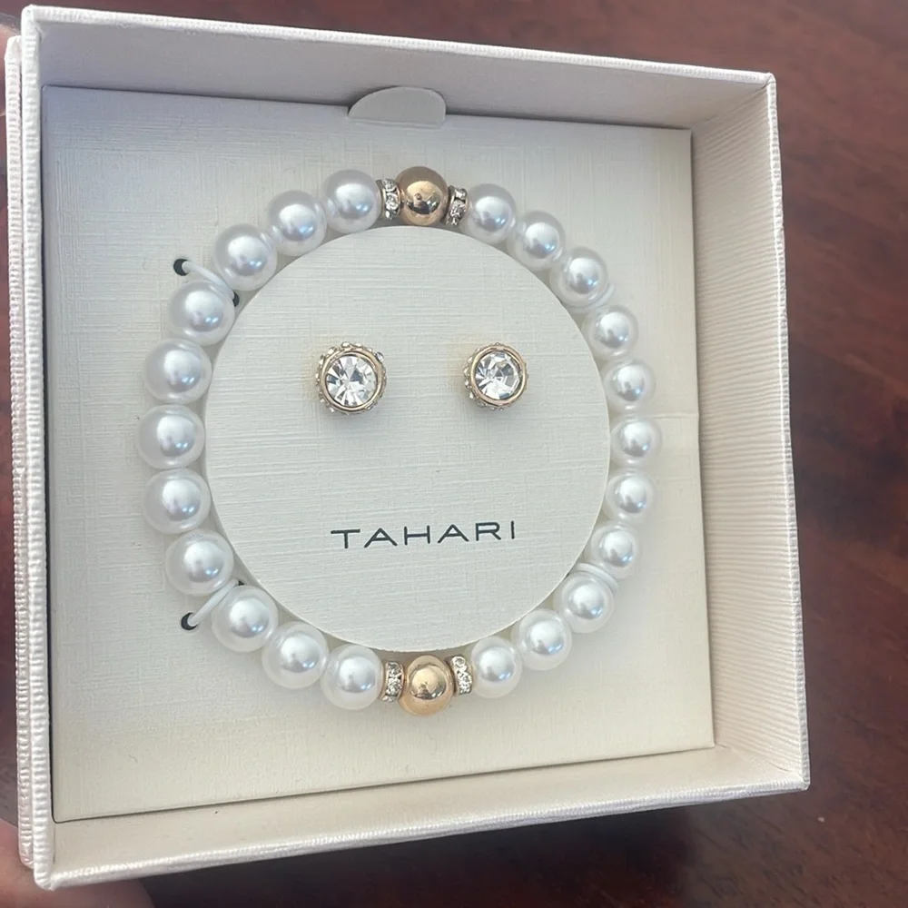 Tahari White faux Pearl bracelet earring Circle Rhinestone Earrings Gift Set New